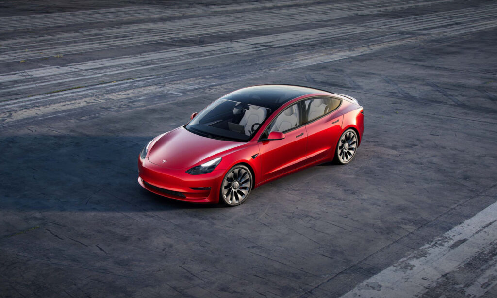 Tesla Model 3 rouge