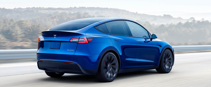 Tesla Model Y bleue de l'arrière