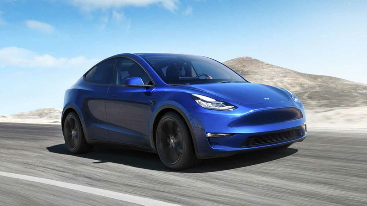 Tesla Model Y bleue de près